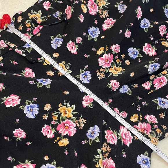 torrid Black Floral Pants with Pink, Blue & Yellow Blooms Capris - Picture 7 of 9